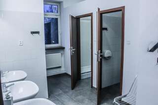 Хостелы Baba Hostel Калиш Двухместный номер с 1 кроватью и общей ванной комнатой-14