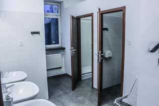 Хостелы Baba Hostel Калиш Двухместный номер с 1 кроватью и общей ванной комнатой-2